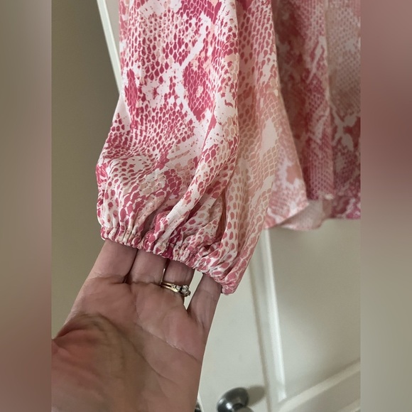 CAbi Light Pink Snakeskin Print Polyester Blouse Women’s Size Small - Picture 8 of 16